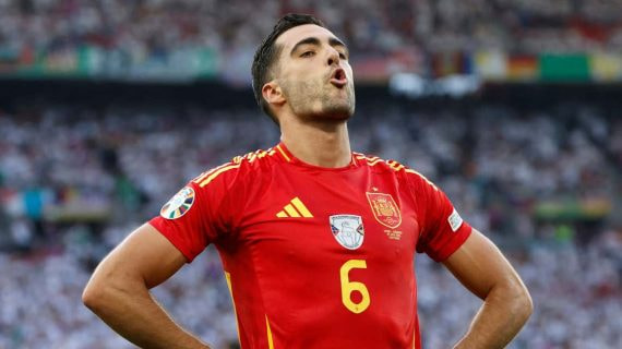 Mikel Merino, autor del segundo y decisivo gol de España ante Alemania, lo celebra con mucho arte.