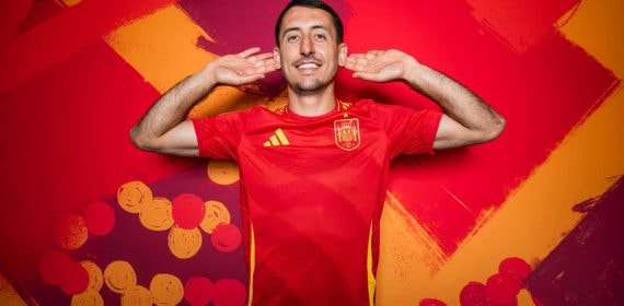 Oyarzabal posa para las cámaras en el inicio de la Eurocopa.