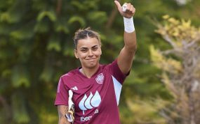 Misa Rodríguez, portera de la Selección, durante un entrenamiento.