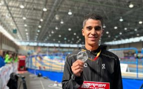 Mohamed Attaoui con una medalla ganada en 2024.
