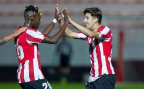 Los 'Nicos' celebran un gol con el Athletic.