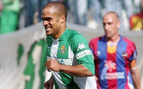 David Odonkor, en un partido del Betis.
