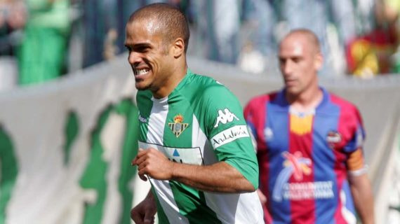 David Odonkor, en un partido del Betis.