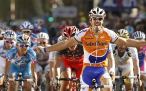 Óscar Freire, en el París-Tours de 2010.