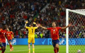 Mikel Oyarzabal celebra el gol decisivo de la final de la Eurocopa.