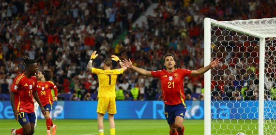 Mikel Oyarzabal celebra el gol decisivo de la final de la Eurocopa.