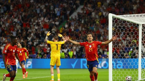 Mikel Oyarzabal celebra el gol decisivo de la final de la Eurocopa.