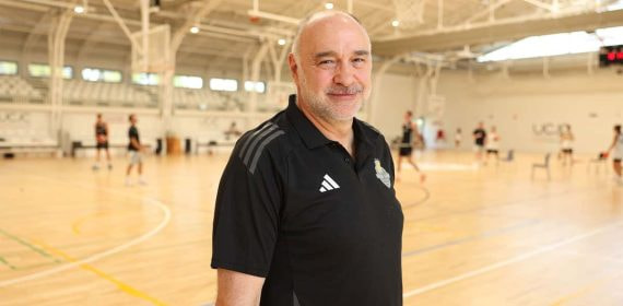 Pablo Laso en las instalaciones de su campus