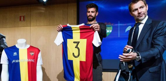 Piqué, con la camiseta del Andorra.