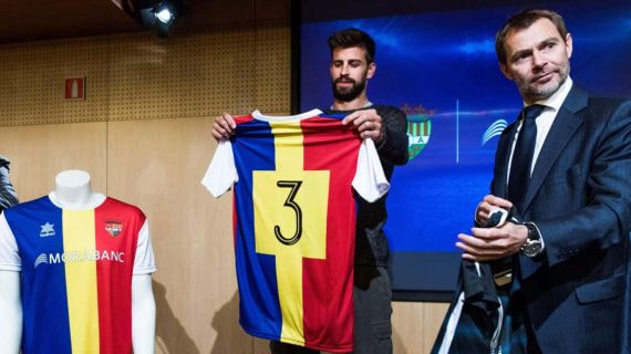 Piqué, con la camiseta del Andorra.