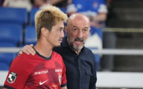 Ranko Popovic y Yuma Suzuki, durante un partido del Kashima Antlers.