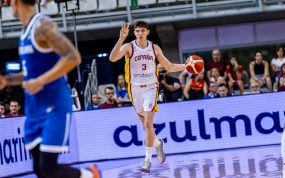 Sergio de Larrea durante su debut con la Selección española de baloncesto.