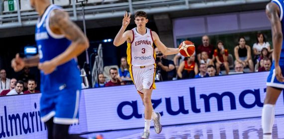 Sergio de Larrea durante su debut con la Selección española de baloncesto.