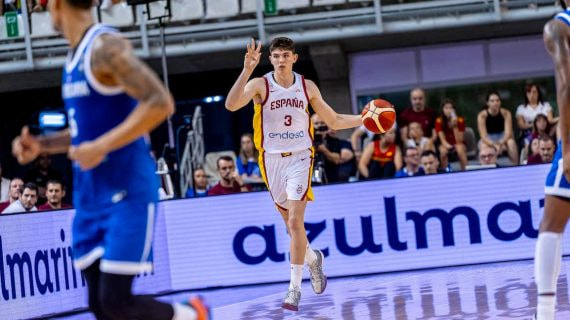 Sergio de Larrea durante su debut con la Selección española de baloncesto.