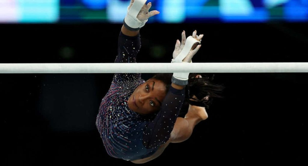 Simone Biles durante un entrenamiento de París 2024.