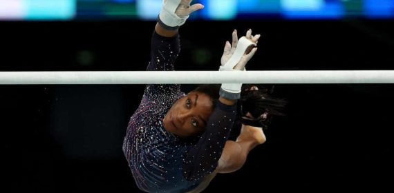 Simone Biles durante un entrenamiento de París 2024.