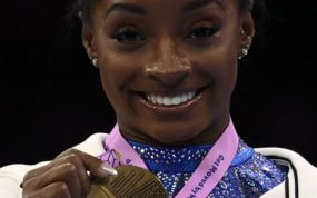 Simone Biles, la gimnasta más laureada de la historia.