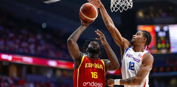 Usman Garuba durante un partido con la Selección española de baloncesto.