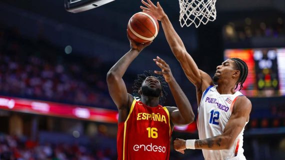 Usman Garuba durante un partido con la Selección española de baloncesto.