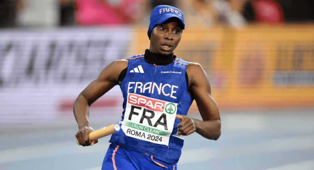 Sounkamba Sylla, corriendo con gorra.