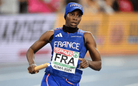 Sounkamba Sylla, corriendo con gorra.