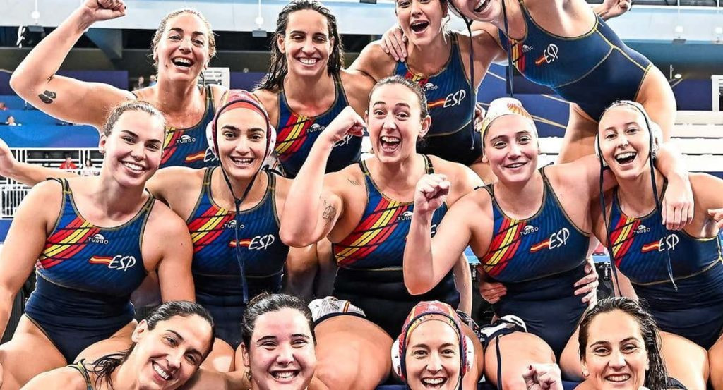 La Selección celebra ser terceras del mundo.