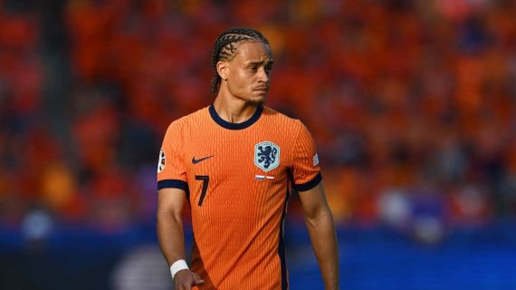 Xavi Simons durante un partido con Países Bajos.