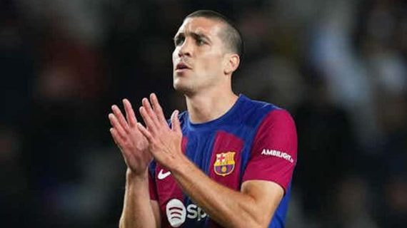 Oriol Romeu, jugando con el Barça.