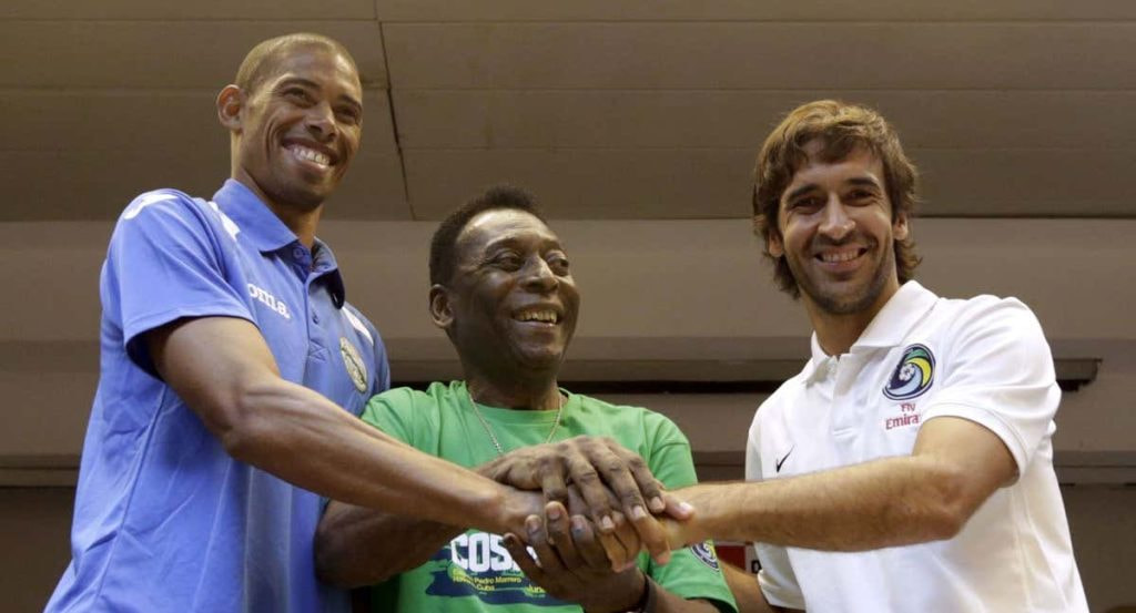 Raúl, junto a Pelé, durante su etapa de jugador del Cosmos neoyorquino en 2015.
