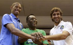 Raúl, junto a Pelé, durante su etapa de jugador del Cosmos neoyorquino en 2015.