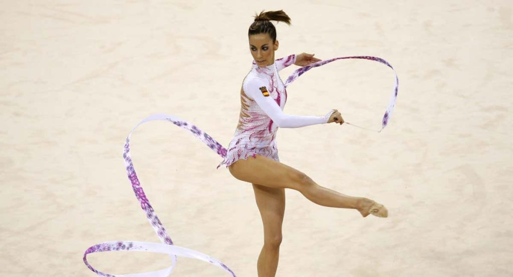 Almudena Cid haciendo su ejercicio de cinta.