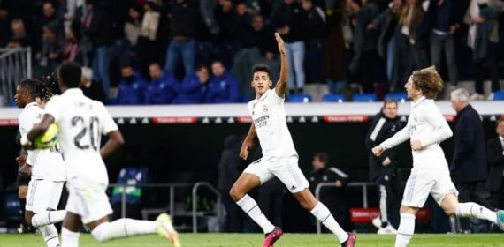 Álvaro Rodríguez celebra su gol al Atlético en 2023