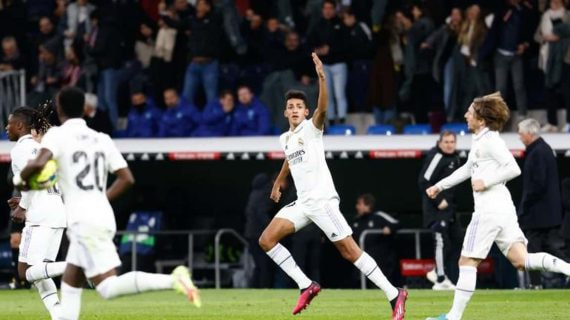 Álvaro Rodríguez celebra su gol al Atlético en 2023