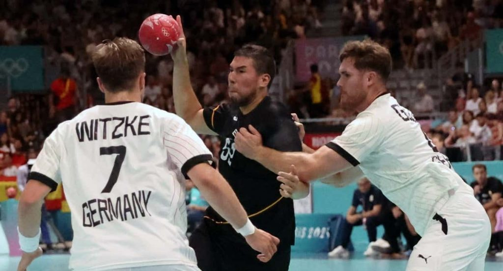 El balonmano es un deporte con muchas fricciones, y la sanción de 2 minutos de exclusión es frecuente.