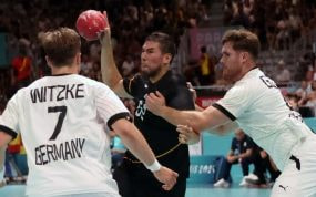 El balonmano es un deporte con muchas fricciones, y la sanción de 2 minutos de exclusión es frecuente.