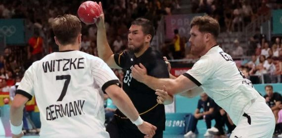 El balonmano es un deporte con muchas fricciones, y la sanción de 2 minutos de exclusión es frecuente.