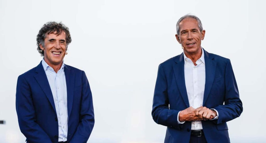 Carlos de Andrés, en la presentación de La Vuelta 2023, junto a Perico Delgado