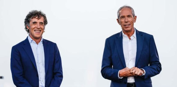 Carlos de Andrés, en la presentación de La Vuelta 2023, junto a Perico Delgado