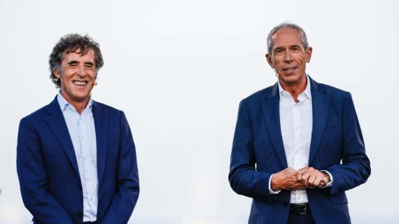 Carlos de Andrés, en la presentación de La Vuelta 2023, junto a Perico Delgado