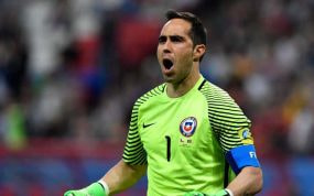Claudio Bravo, con Chile.