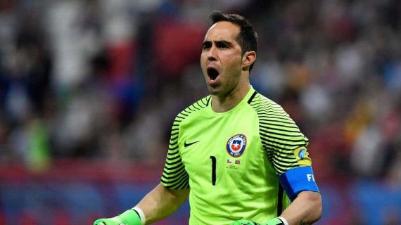 Claudio Bravo, con Chile.