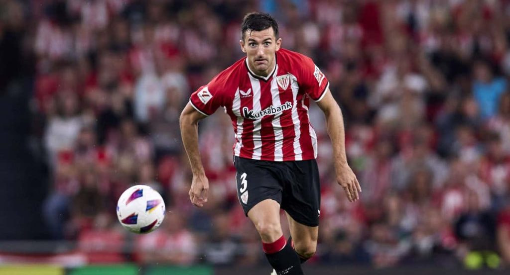 Dani Vivian, durante una acción con el Athletic.