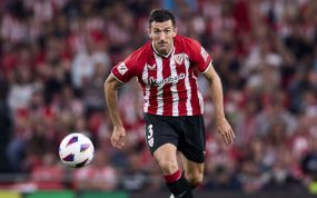 Dani Vivian, durante una acción con el Athletic.
