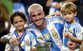 De Paul junto a sus hijos tras ganar la Copa América.