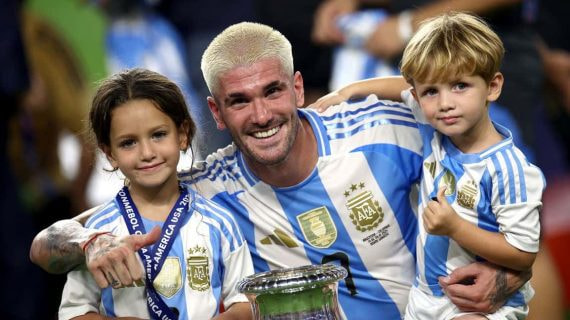 De Paul junto a sus hijos tras ganar la Copa América.