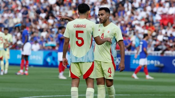 Eric García junto a Pau Cubarsí en la final de los Juegos Olímpicos.
