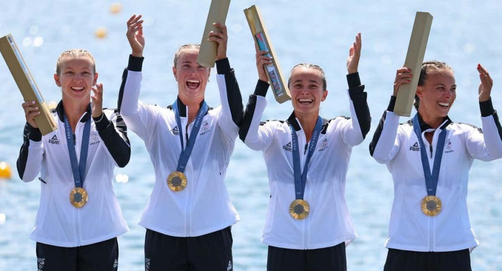 El equipo neozelandés del K4, comandado por la leyenda Lisa Carrington, sube a lo más alto del podio en París.