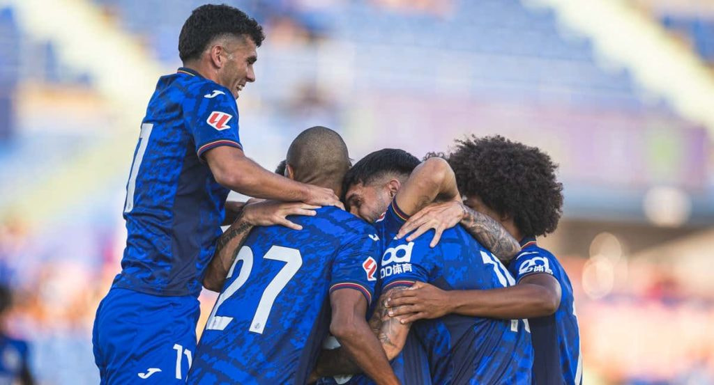 Los jugadores del Getafe celebran un gol.