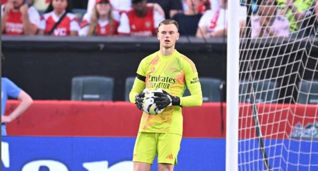 Karl Hein, en un partido amistoso del Arsenal.