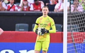 Karl Hein, en un partido amistoso del Arsenal.